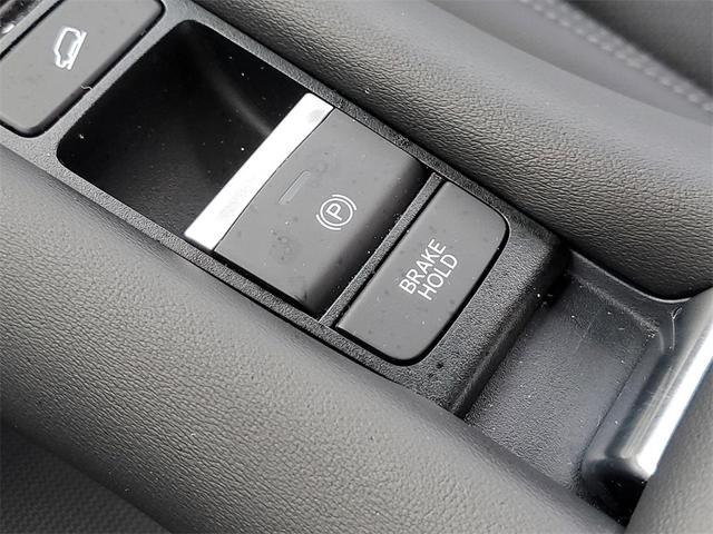 Photo of 2023 White Honda HR-V