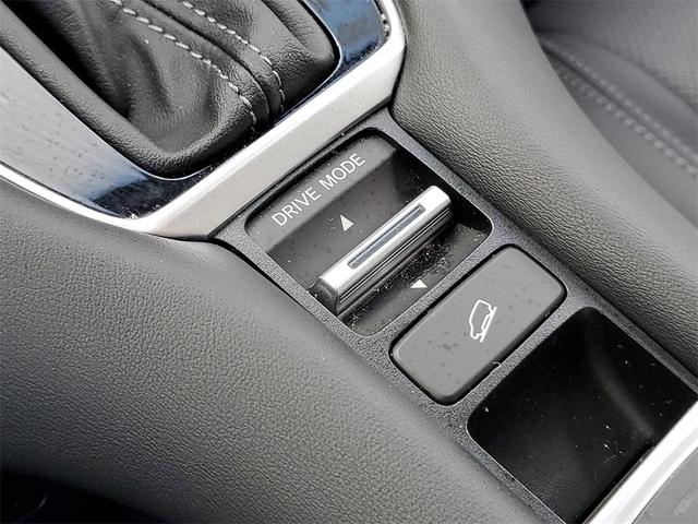 Photo of 2023 White Honda HR-V