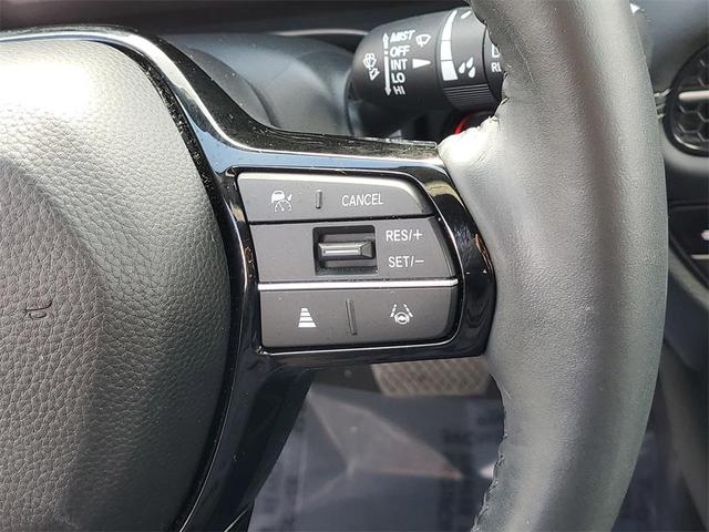 Photo of 2023 White Honda HR-V
