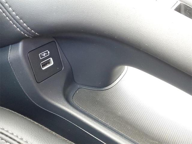 Photo of 2023 White Honda HR-V