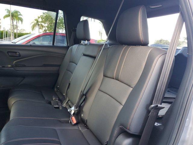 Photo of 2022 Silver Honda Passport