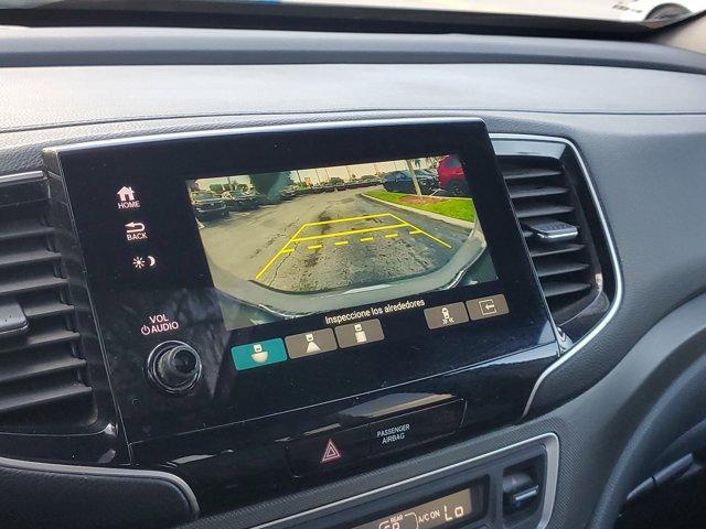 Photo of 2022 Silver Honda Passport