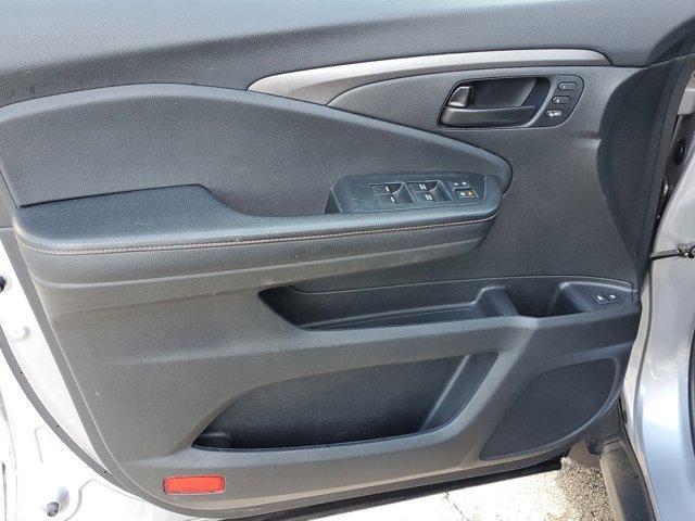 Photo of 2022 Silver Honda Passport