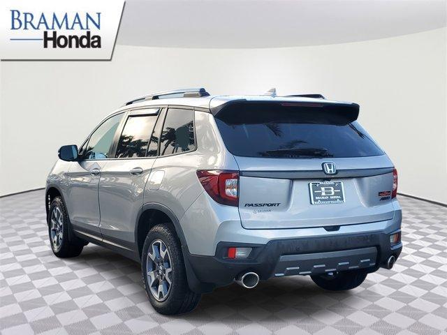 Photo of 2022 Silver Honda Passport