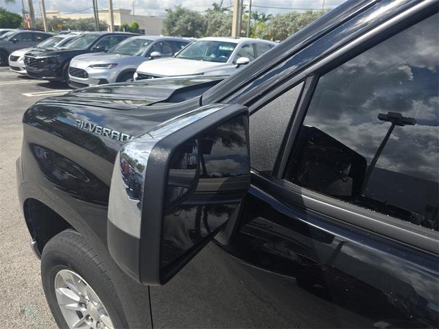 Photo of 2021 Black Chevrolet Silverado 1500