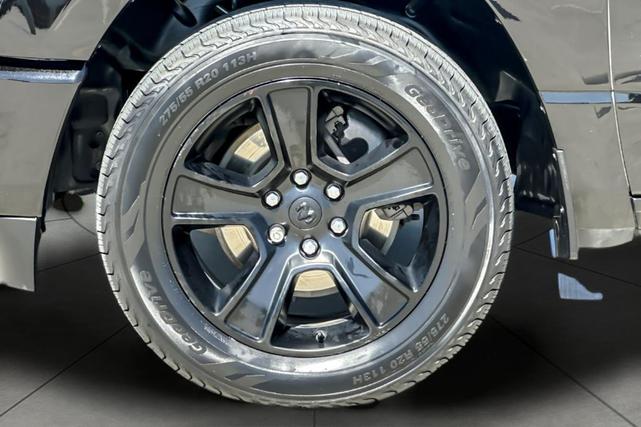 Photo of 2022 Diamond Black Crystal Pearlcoat RAM 1500