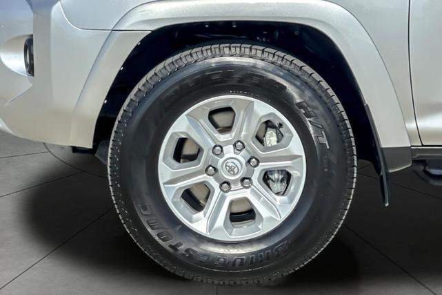Photo of 2024 CLASSIC SILVER Toyota 4Runner