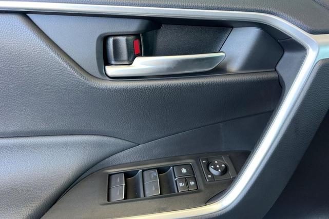 Photo of 2025 Ice Cap Toyota RAV4