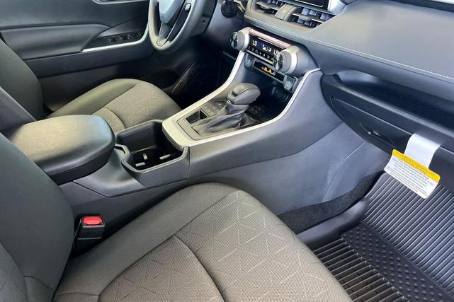 Photo of 2025 Ice Cap Toyota RAV4