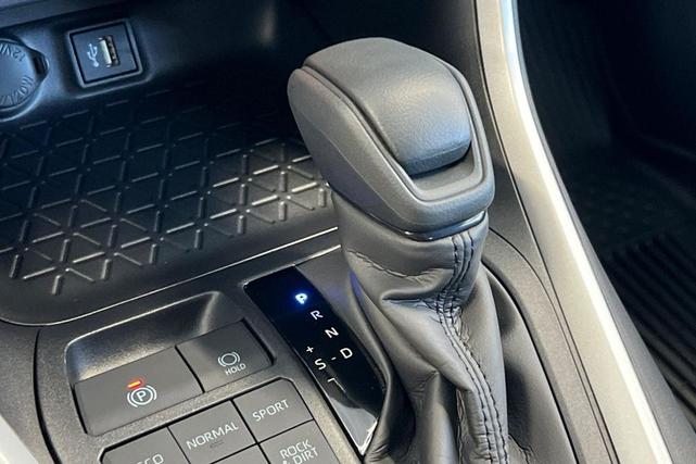 Photo of 2025 Ice Cap Toyota RAV4