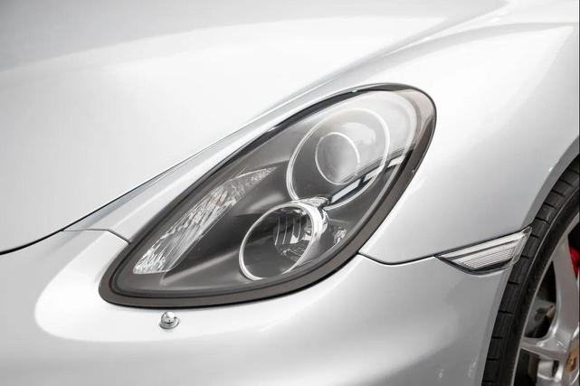 Photo of 2014 Silver Porsche Boxster