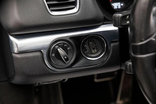 Photo of 2014 Silver Porsche Boxster