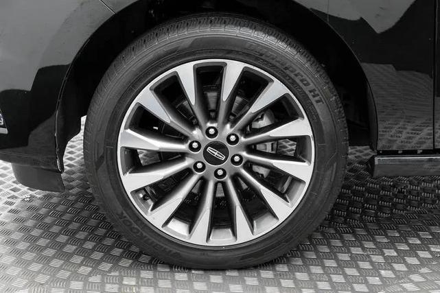 Photo of 2019 Black Lincoln Navigator