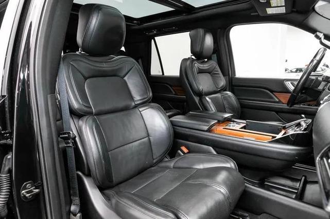 Photo of 2019 Black Lincoln Navigator