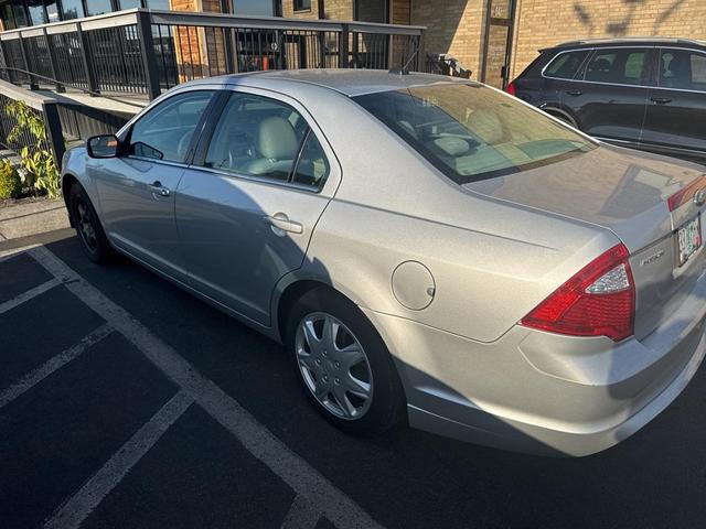 Photo of 2011 Ingot Silver Metallic Ford Fusion