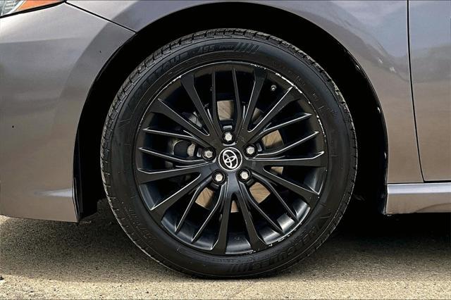 Photo of 2018 Predawn Gray Mica Toyota Camry