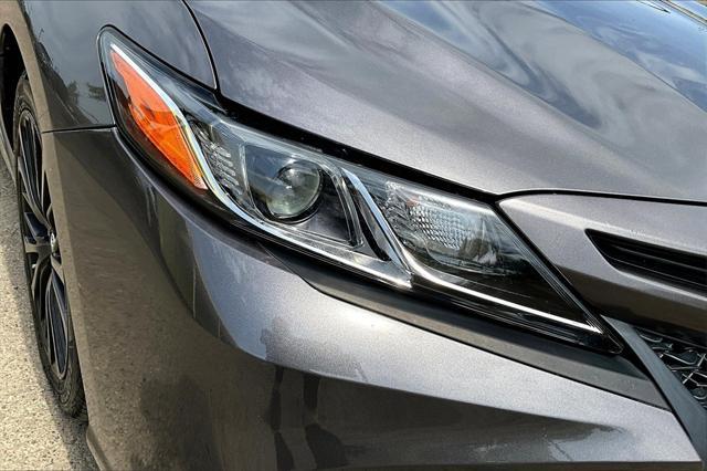 Photo of 2018 Predawn Gray Mica Toyota Camry