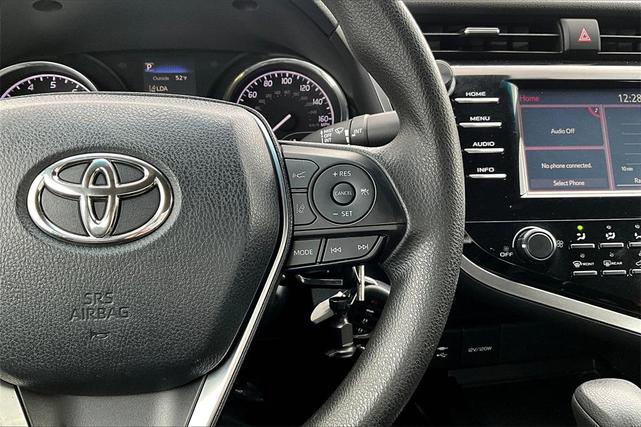 Photo of 2018 Super White Toyota Camry