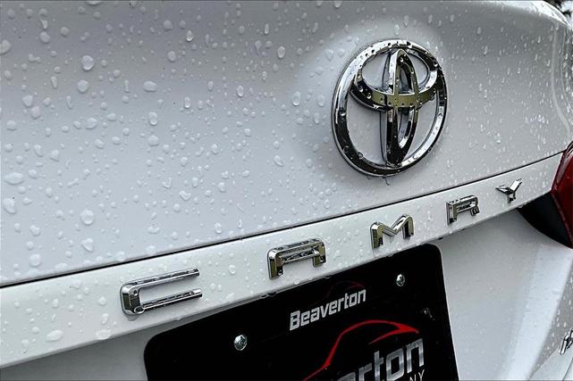Photo of 2018 Super White Toyota Camry