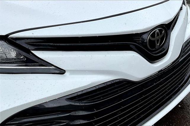 Photo of 2018 Super White Toyota Camry