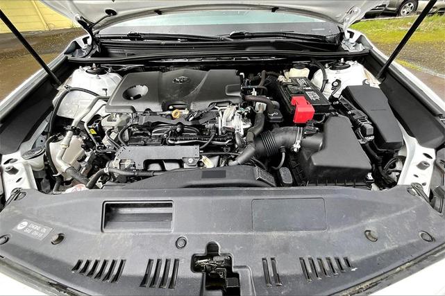 Photo of 2018 Super White Toyota Camry