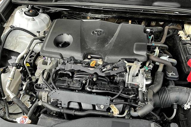 Photo of 2018 Super White Toyota Camry
