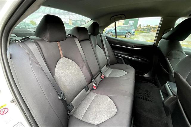 Photo of 2018 Super White Toyota Camry