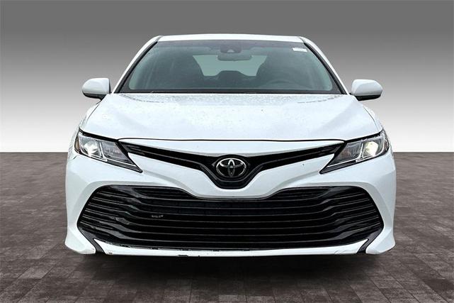 Photo of 2018 Super White Toyota Camry