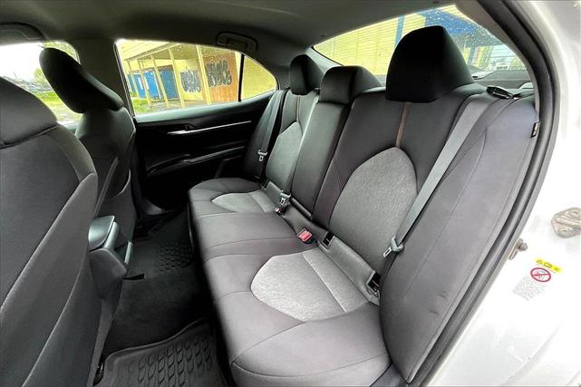 Photo of 2018 Super White Toyota Camry