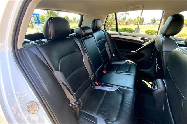 Photo of 2016 Pure White Volkswagen e-Golf