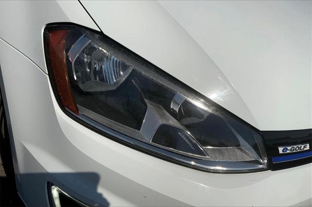 Photo of 2016 Pure White Volkswagen e-Golf