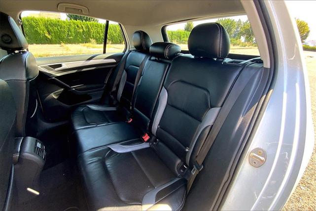 Photo of 2016 Pure White Volkswagen e-Golf