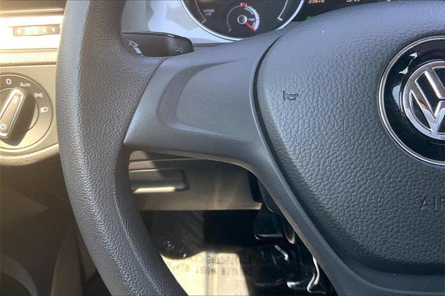 Photo of 2016 Pure White Volkswagen e-Golf