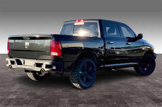 Photo of 2017 Brilliant Black Crystal Pearlcoat RAM 1500
