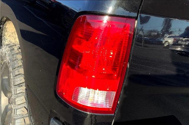 Photo of 2017 Brilliant Black Crystal Pearlcoat RAM 1500