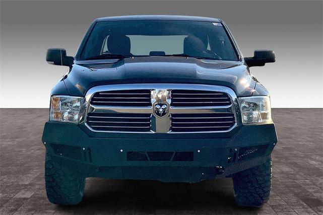 Photo of 2017 Brilliant Black Crystal Pearlcoat RAM 1500