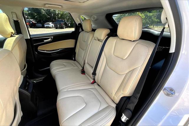Photo of 2018 White / Platinum Ford Edge