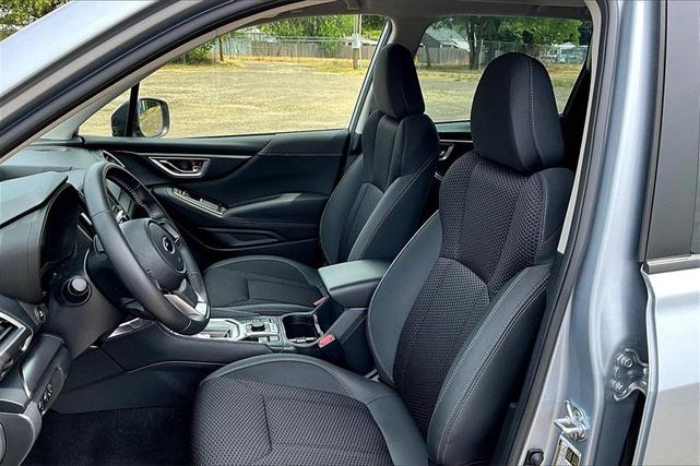Photo of 2024 Ice Silver Metallic Subaru Forester