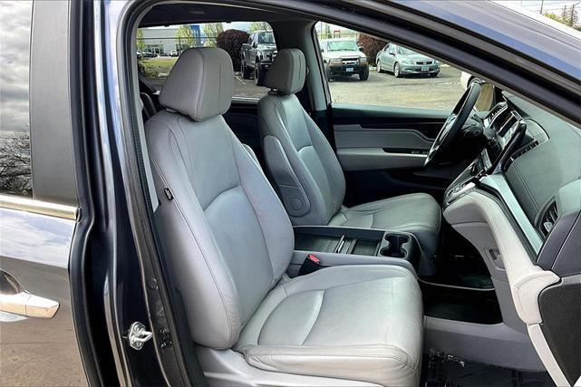 Photo of 2018 Lunar Silver Metallic Honda Odyssey