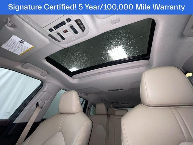 Photo of 2022 Blue Toyota Highlander
