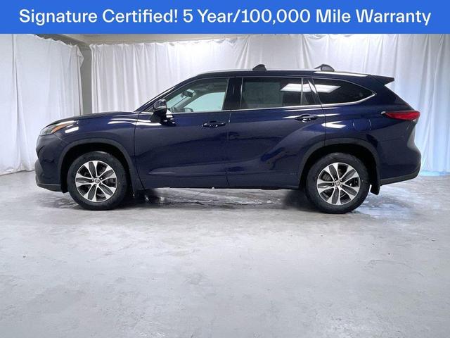 Photo of 2022 Blue Toyota Highlander
