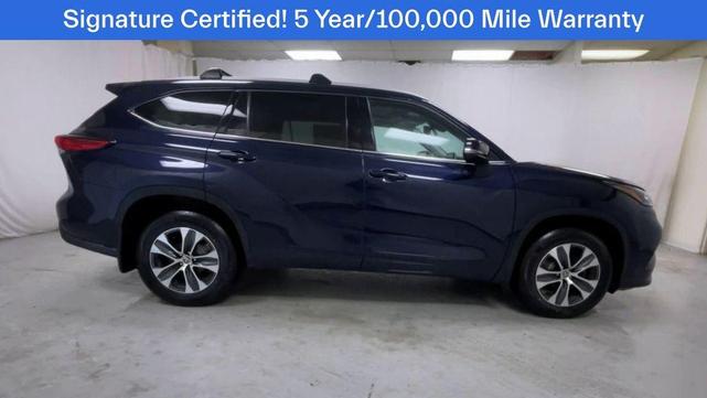 Photo of 2022 Blue Toyota Highlander