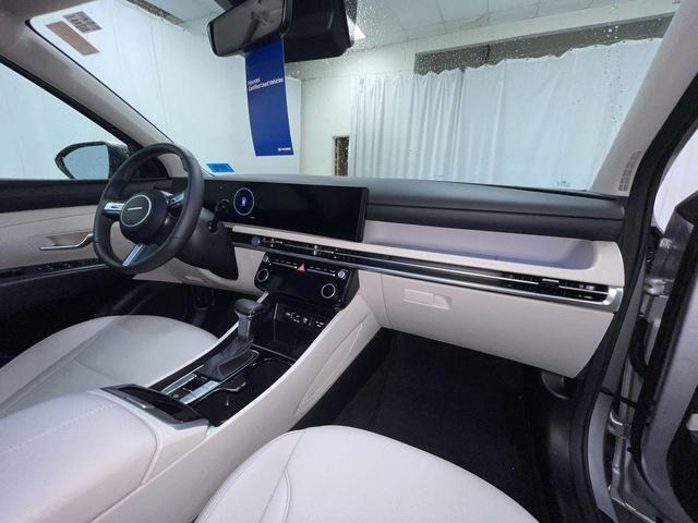 Photo of 2025 Shimmering Silver Hyundai TUCSON