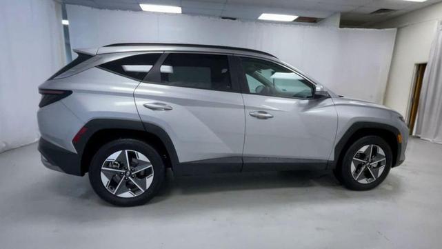 Photo of 2025 Shimmering Silver Hyundai TUCSON