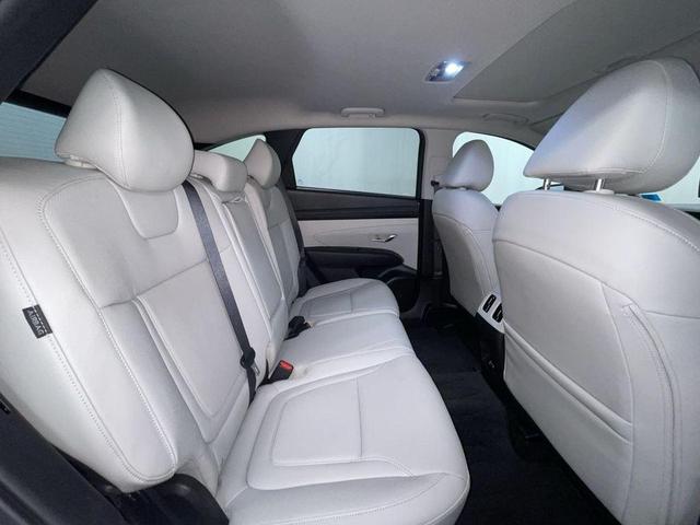 Photo of 2025 Shimmering Silver Hyundai TUCSON