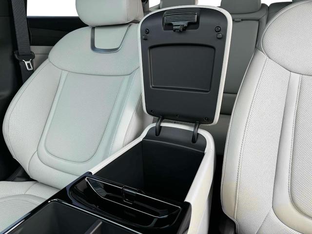 Photo of 2025 Titanium Gray Hyundai TUCSON Plug-In Hybrid