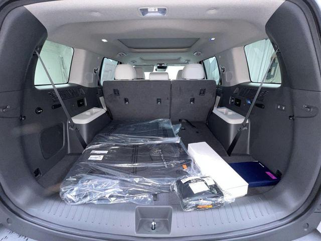 Photo of 2025 White Hyundai SANTA FE HEV