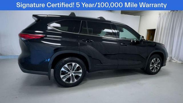 Photo of 2022 Black Toyota Highlander
