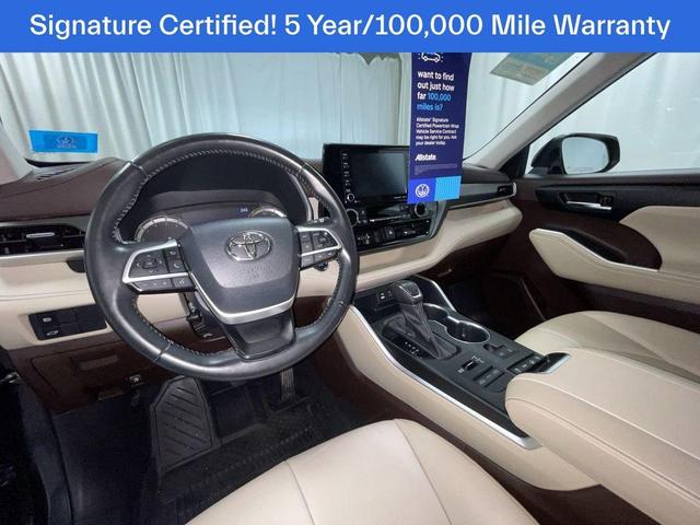 Photo of 2022 Black Toyota Highlander
