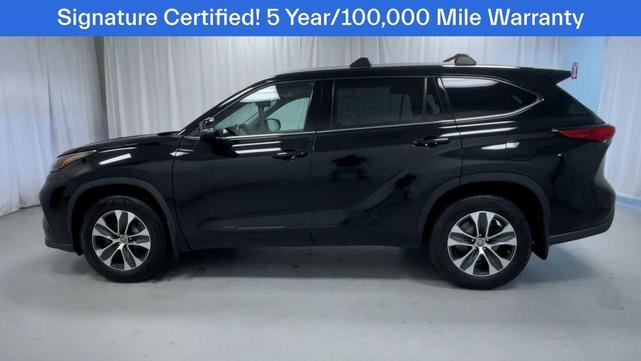 Photo of 2022 Black Toyota Highlander
